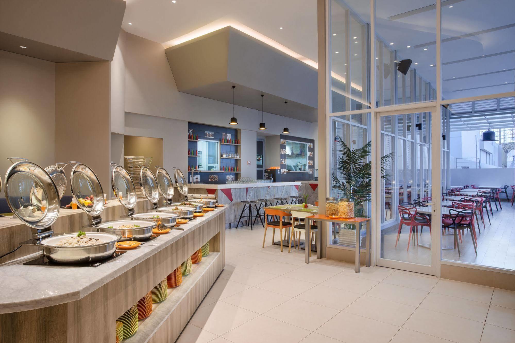 Ibis Styles Jakarta Mangga Dua Square Extérieur photo