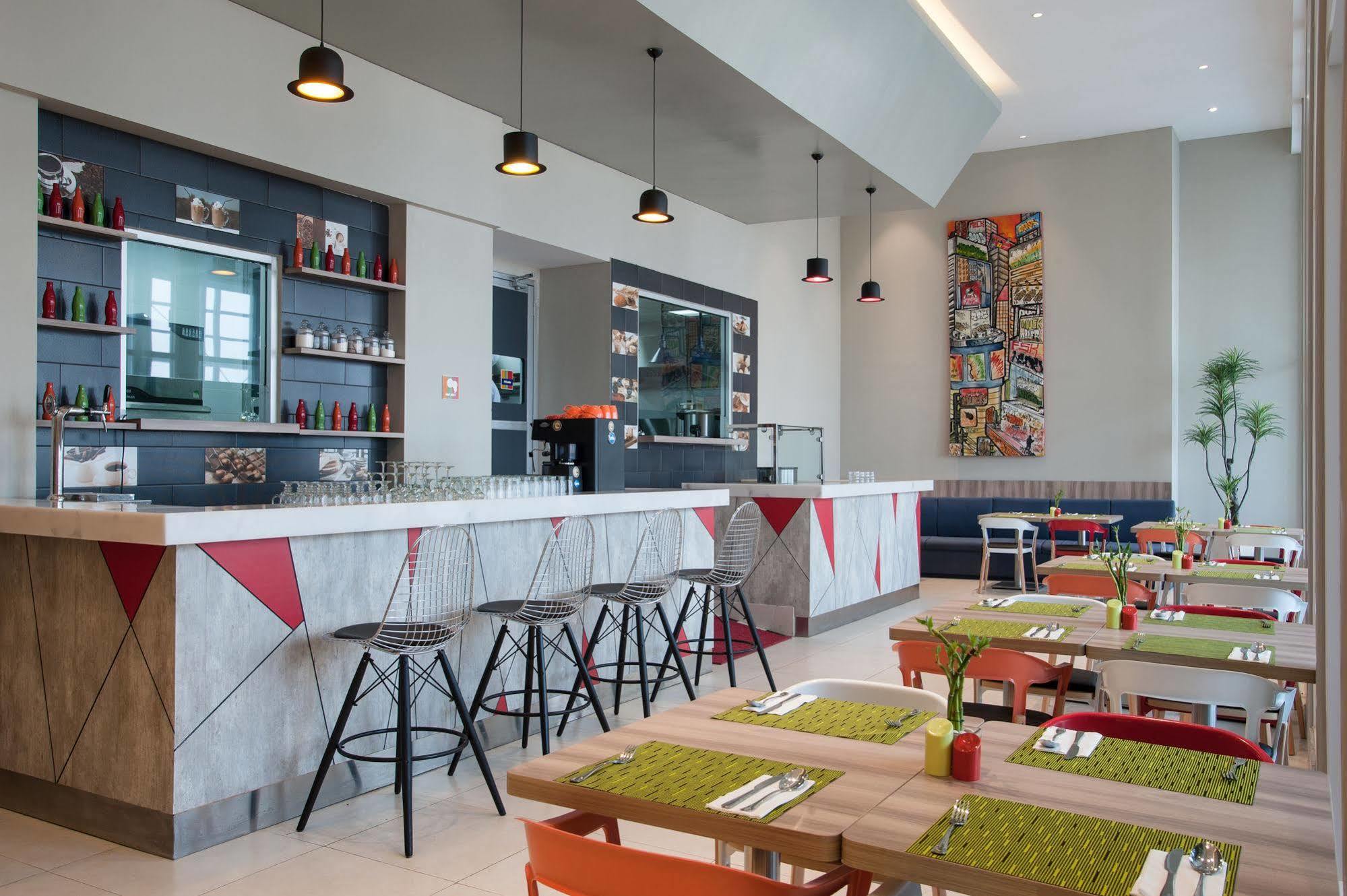Ibis Styles Jakarta Mangga Dua Square Extérieur photo